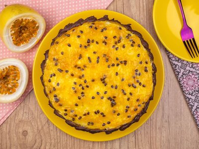 Bolo de Chocolate com Mousse de Maracujá