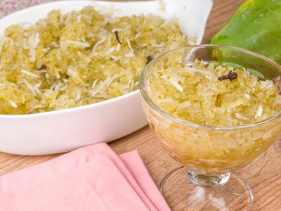 Doce de Mamão Verde ralado com Coco