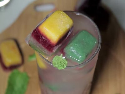 Receita de Suco Detox com Gelo Colorido