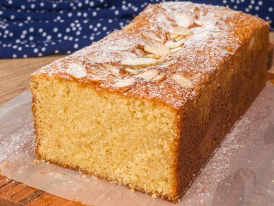 Bolo de Laranja Amanteigado com Amêndoas