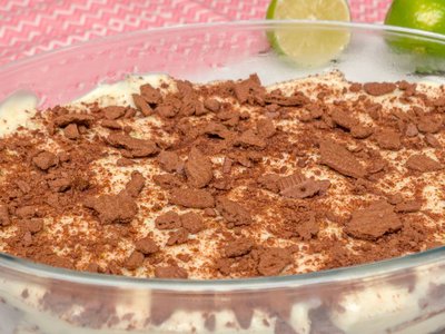 Mousse de Limão com Biscoito de Chocolate
