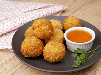 Salgado de Frango com Batata Recheado de Queijo