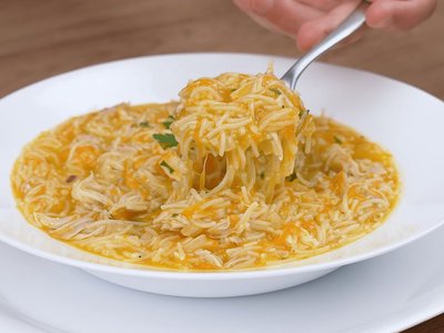 Sopa de Macarrão com Frango