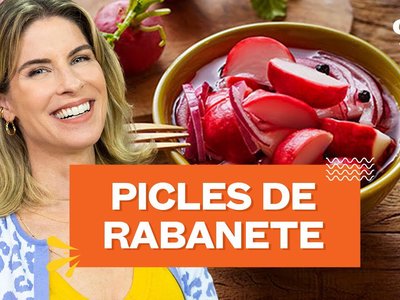 Picles de rabanete com cebola roxa