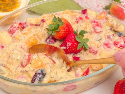 Salada de Frutas com Creme de Maracujá