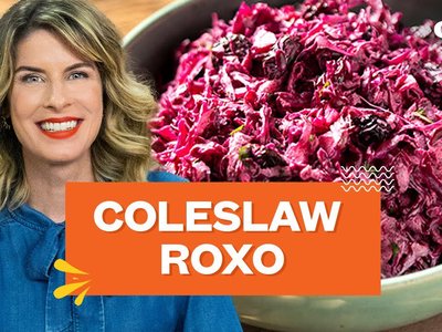 Coleslaw Roxo: salada de repolho roxo com beterraba e maionese caseira
