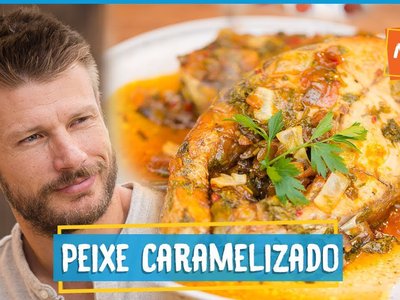 Peixe caramelizado com cúrcuma